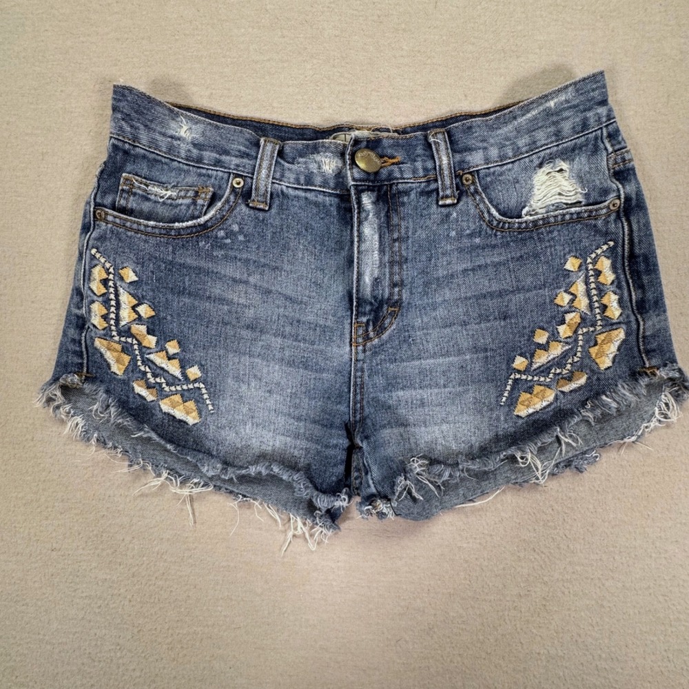 Free People Women Shortsโ Relaxed Blue Embroidered Distressed Cut Off 26